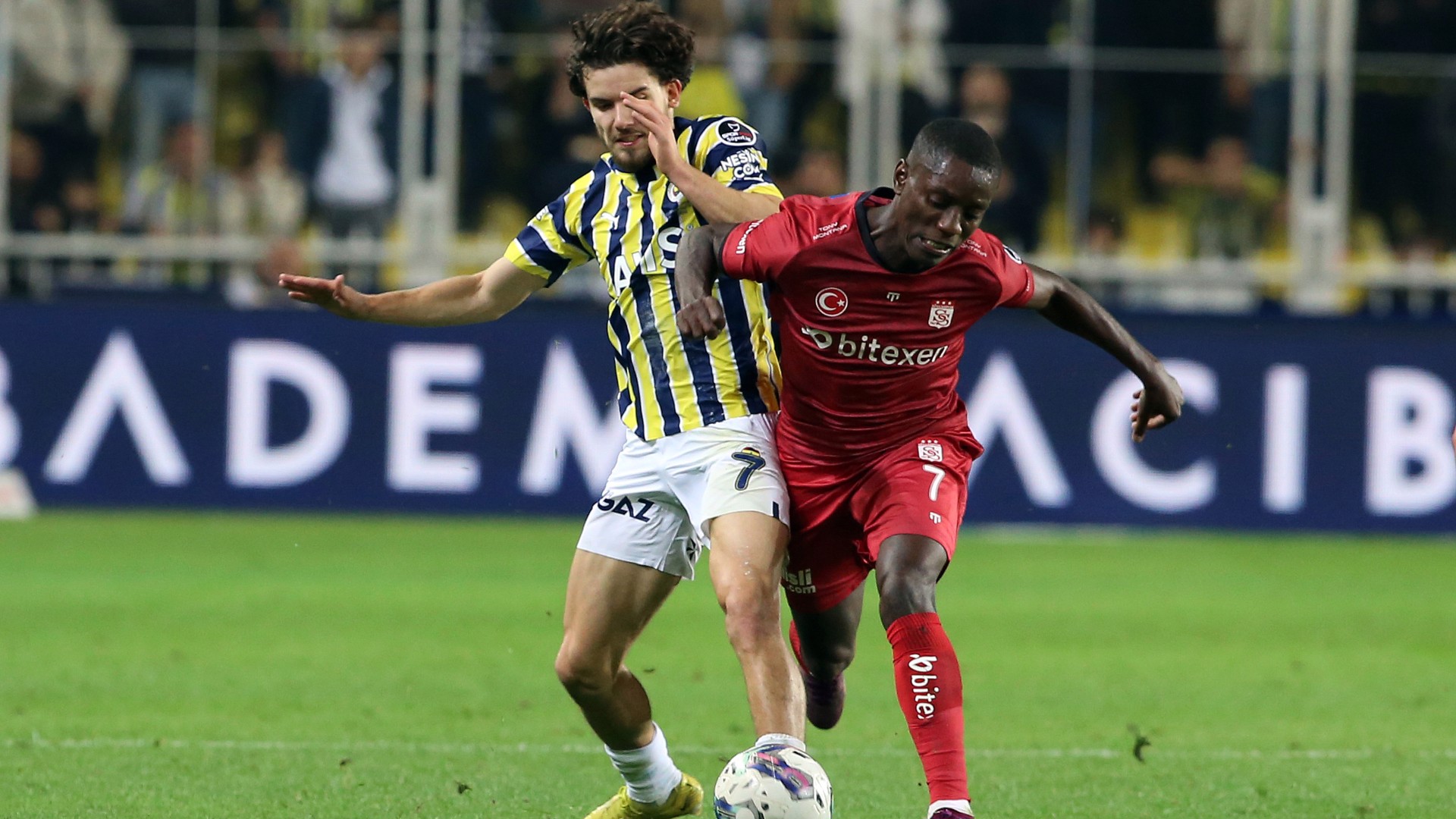 The Fenerbahçe - Istanbul Rivalry: A Battle for Turkish Football Supremacy