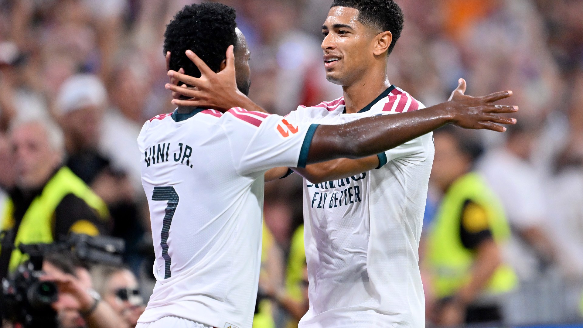 Real Madrid farklı kazandı