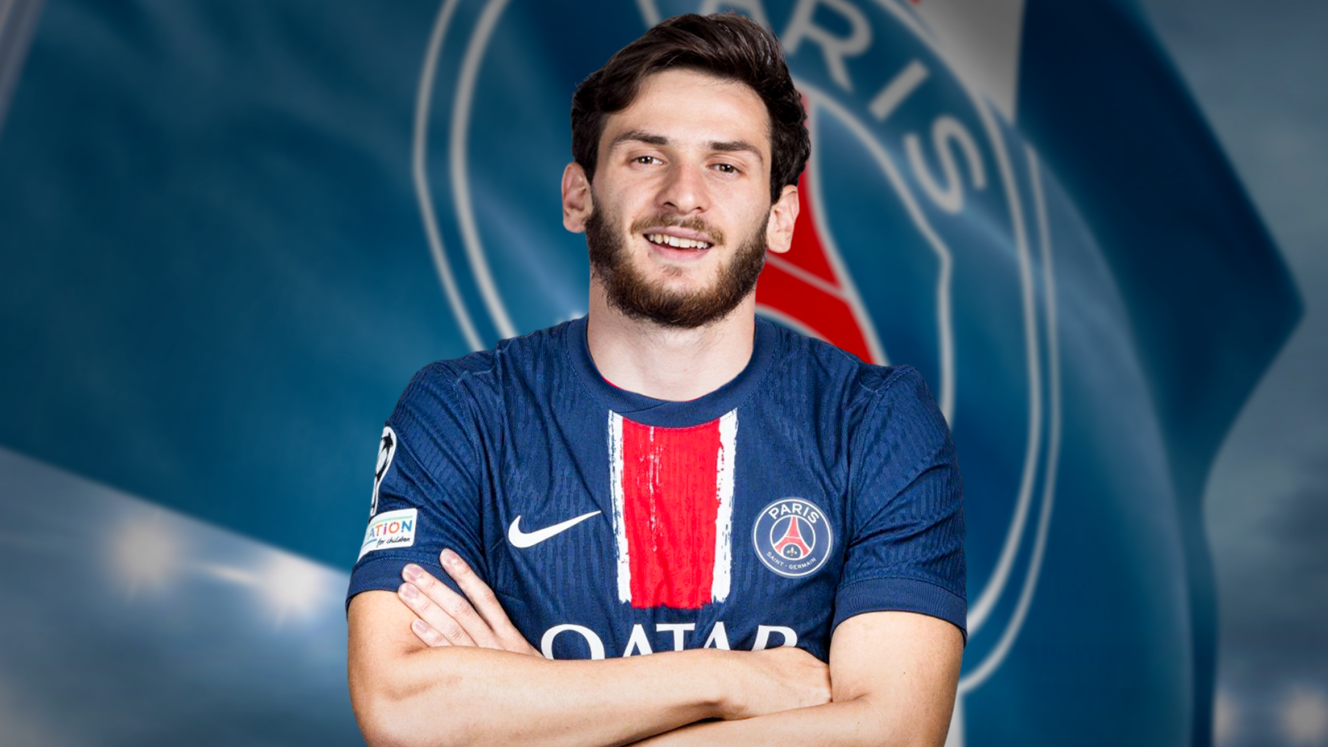 Khvicha Kvaratskhelia signe au Paris Saint-Germain