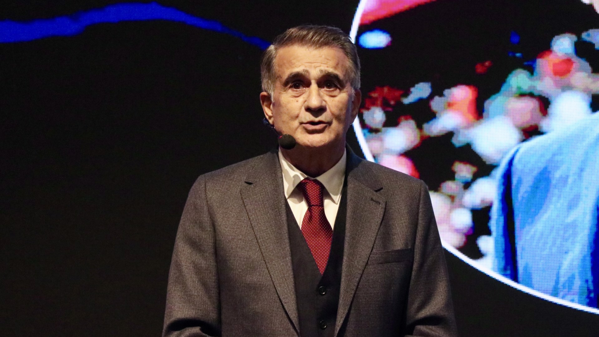 "Antrenörümüzü kendimiz üretebilmeliyiz"