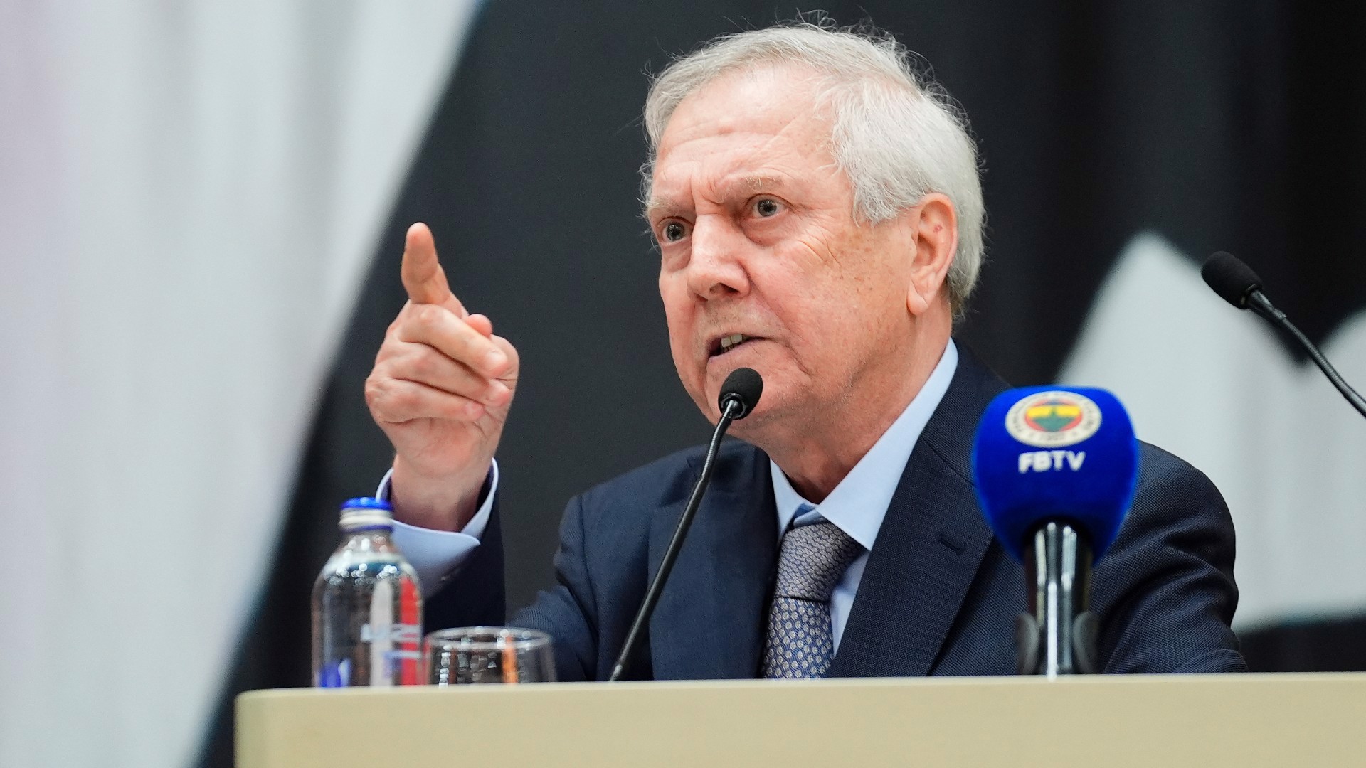 Aziz Yıldırım'dan şeffaflık çağrısı