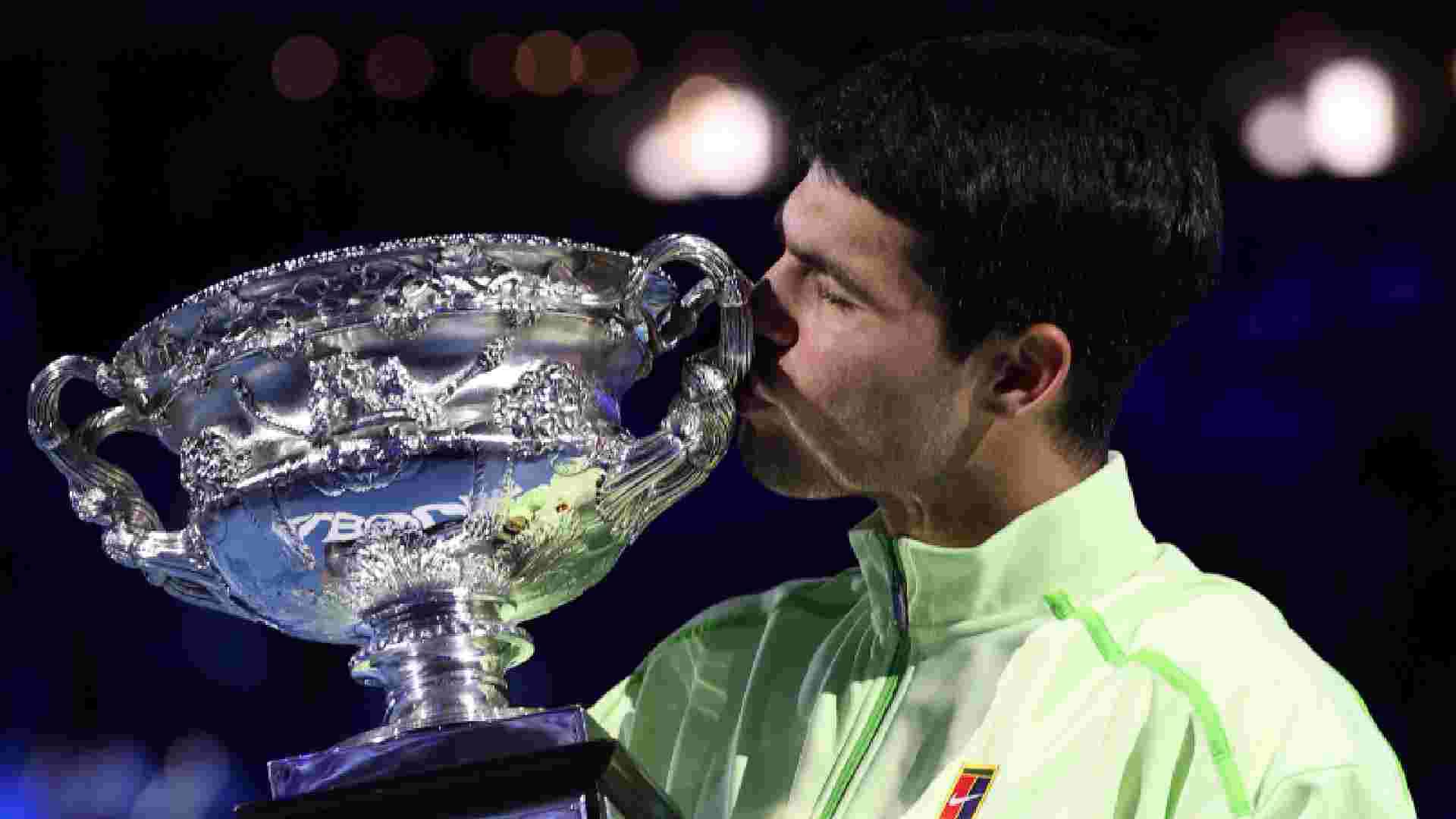 Carlos Alcaraz sacré à Melbourne après une victoire face à Novak Djokovic