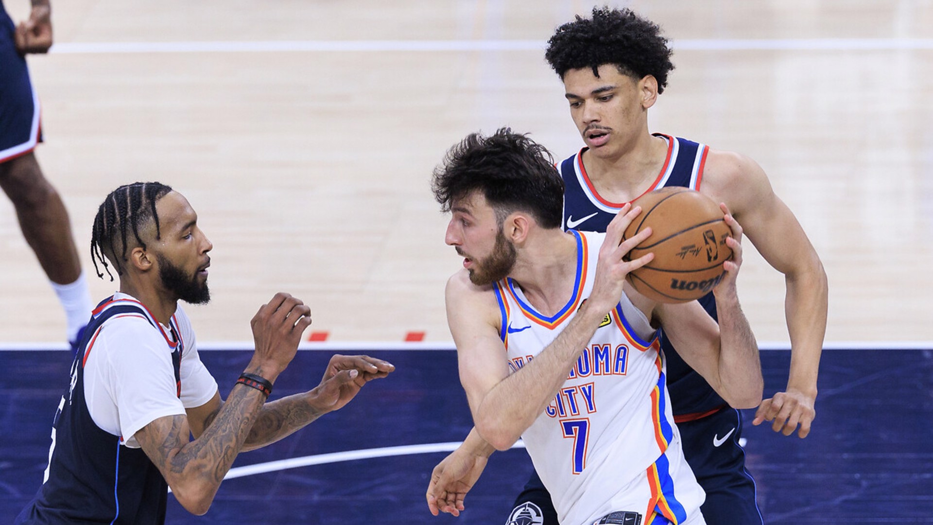Oklahoma ve Detroit seride öne geçti
