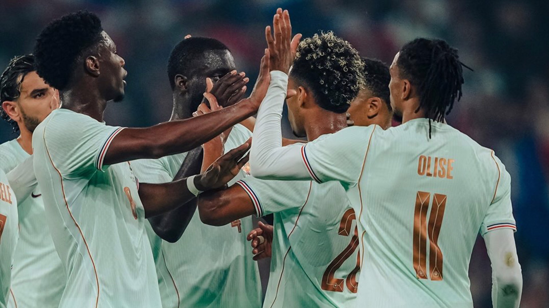 Les Bleus magiques contre l’Irlande du Nord grâce au triplé d’Olise