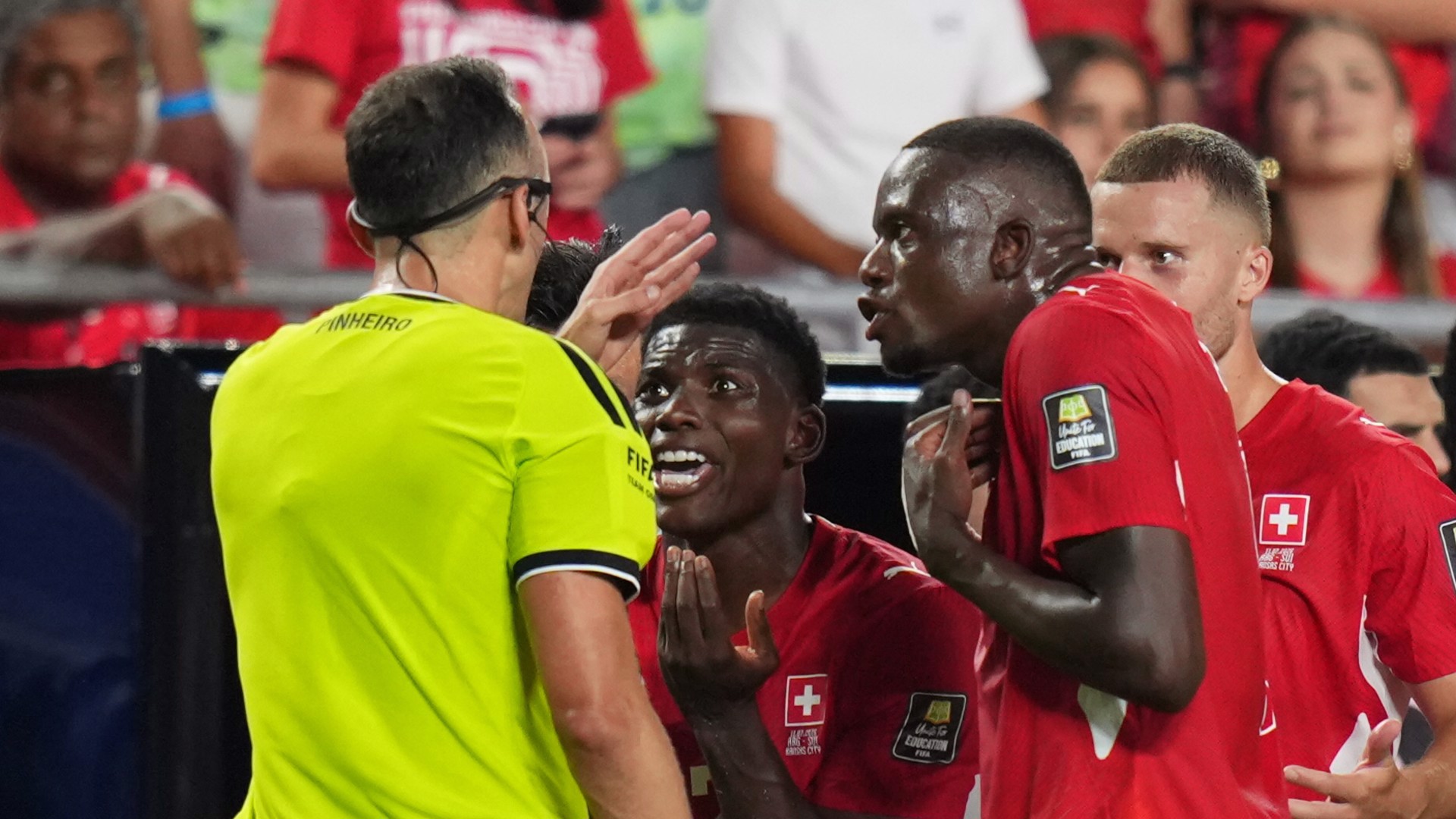 Embolo yeni kuralla oyundan atıldı