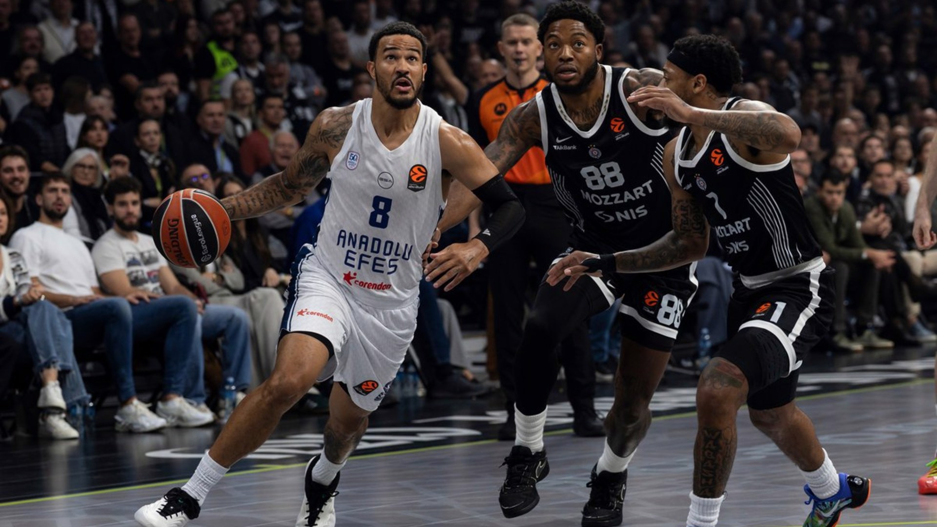 A. Efes, Bologna deplasmanında