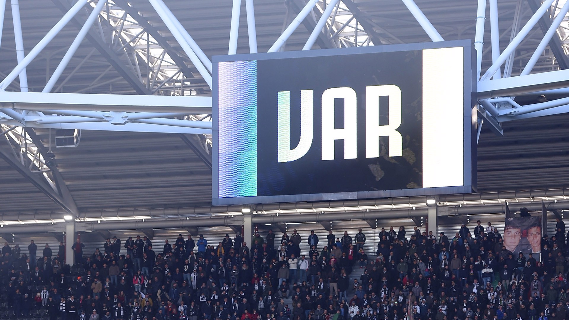 UEFA'dan VAR düzenlemesi