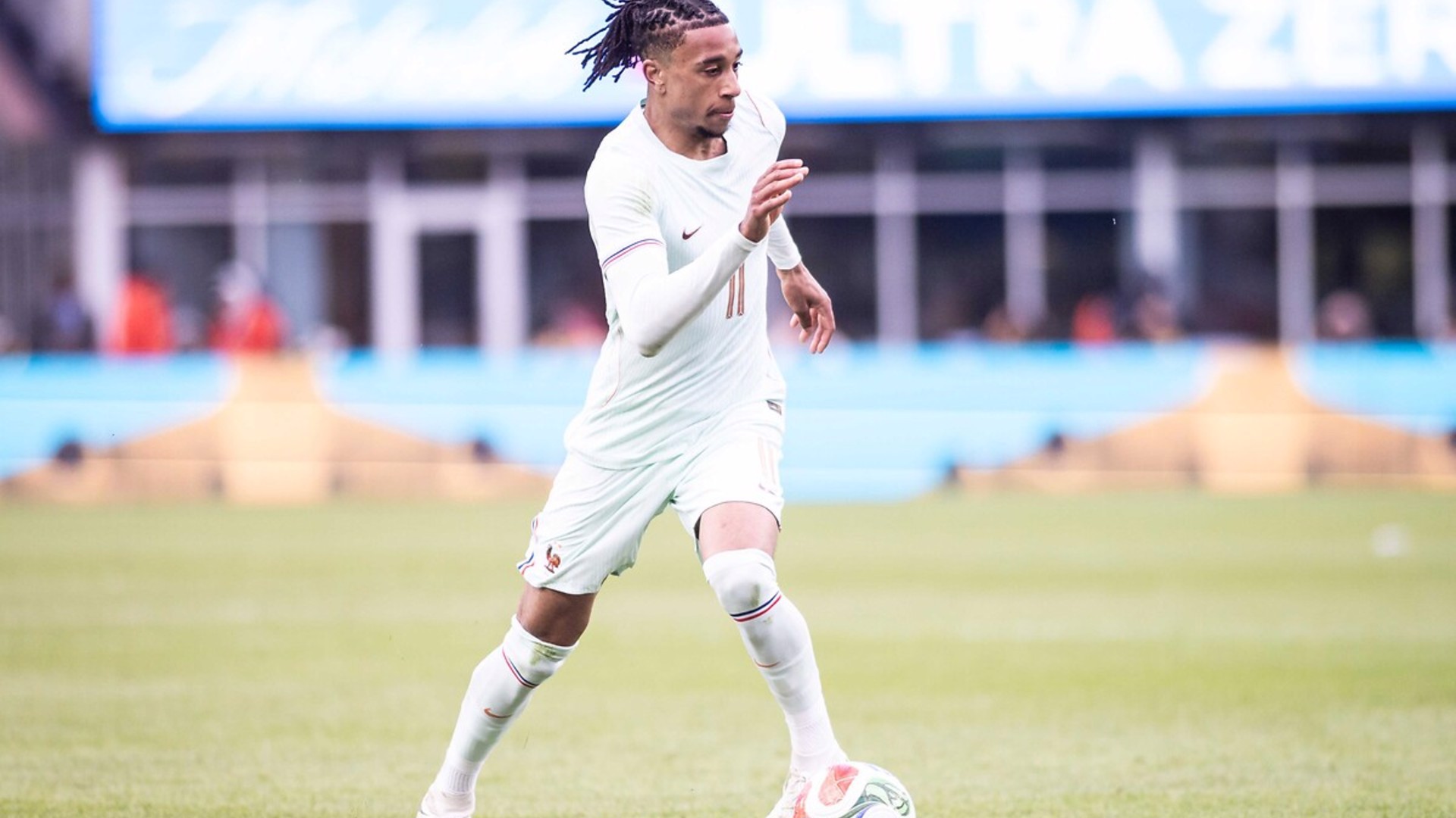 Fransa, Olise ile galip