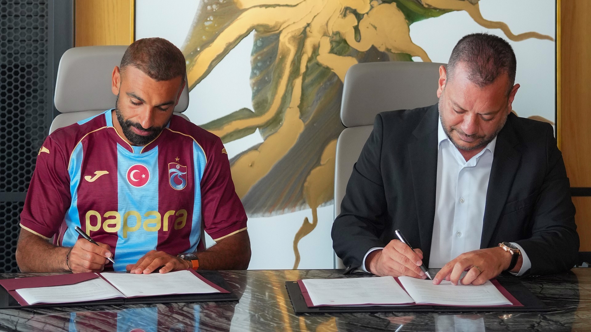 Salah ile 2 yıllık sözleşme imzalandı