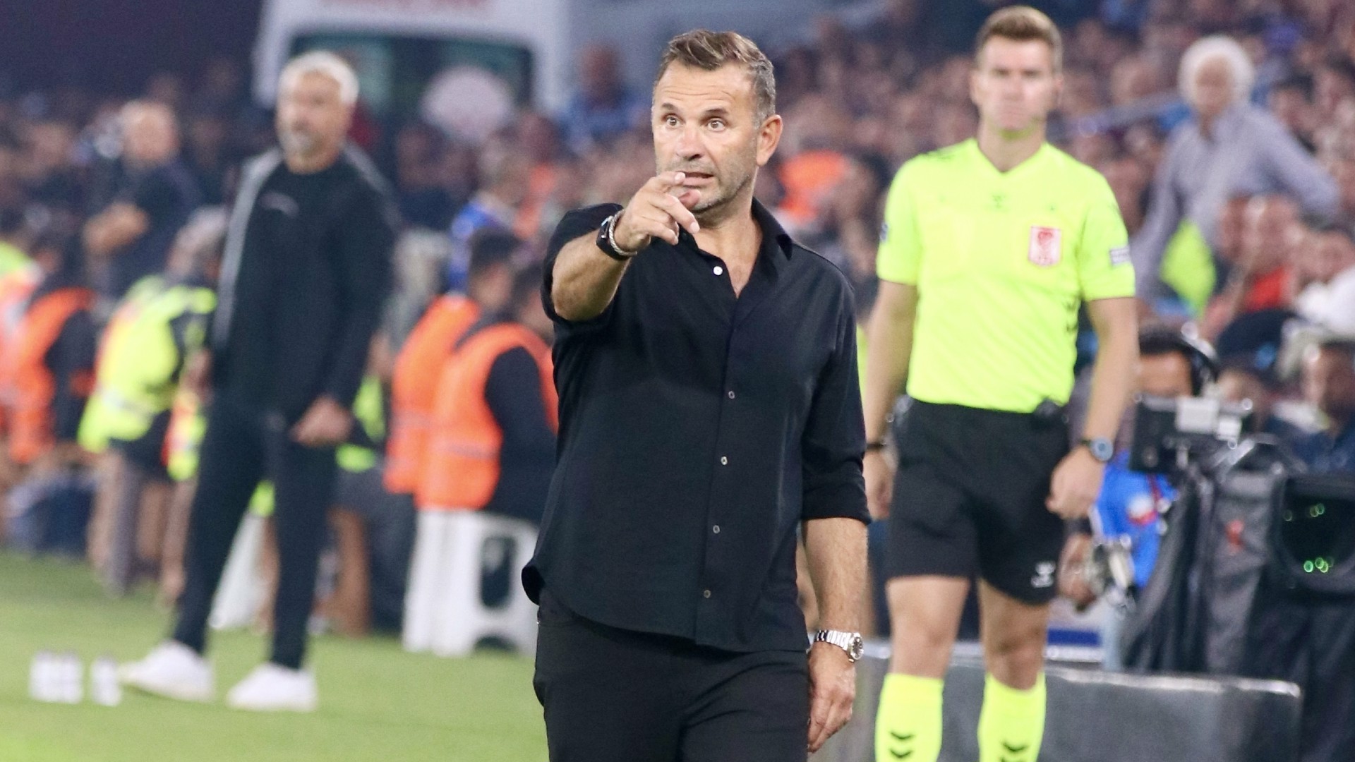 Okan Buruk: Hakem beni isteyerek attı