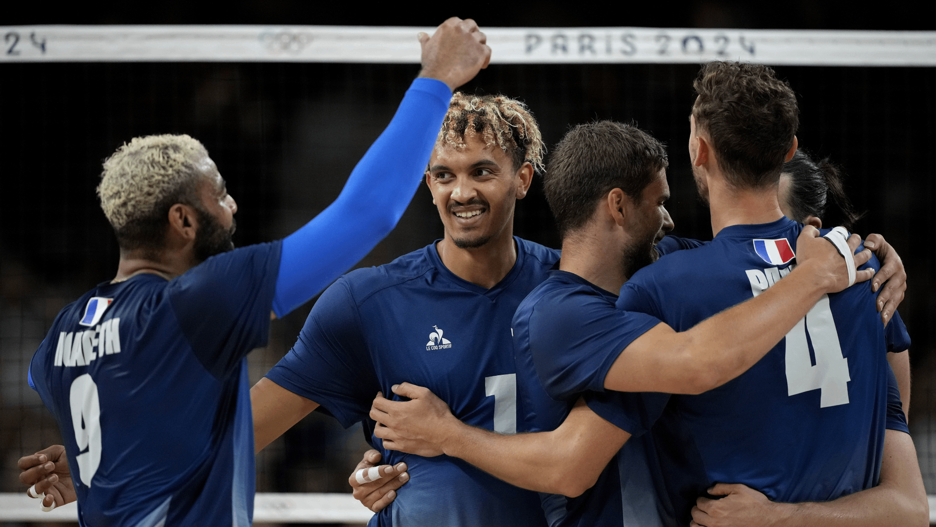 Volleyball aux JO de Paris 2024: les Bleus sacrés champions olympiques pour la 2e fois d’affilée 