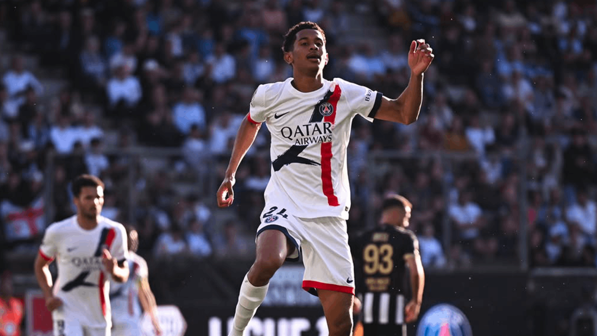 Le PSG étrille Angers et conforte son statut de leader de la Ligue 1 