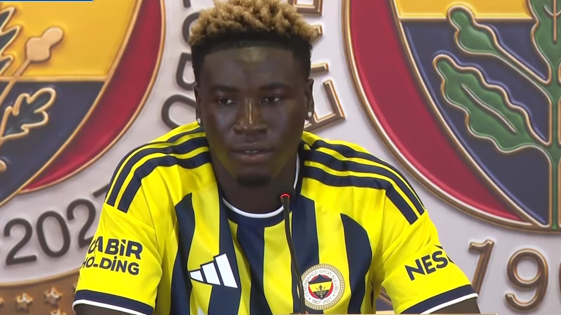 Oppong için imza töreni düzenlendi