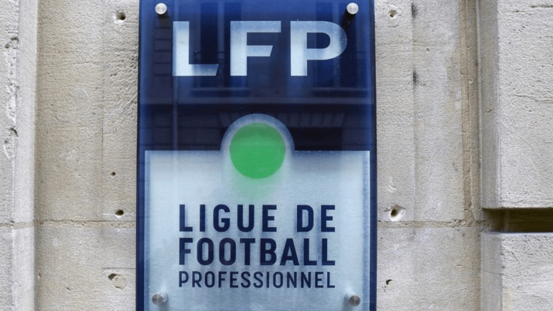 Sanctions financières pour l'OL et l'OM, les deux clubs encadrés pour le mercato