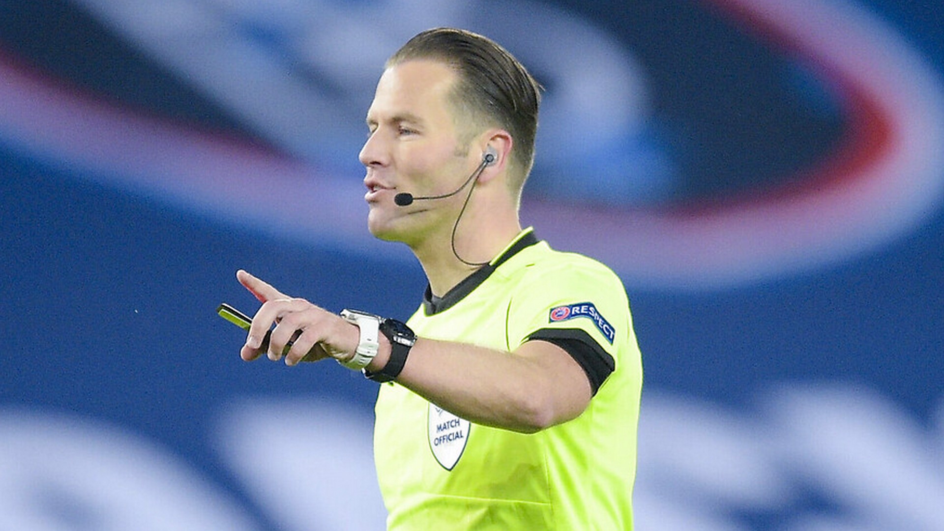 Hakemden maçta ilginç hareket