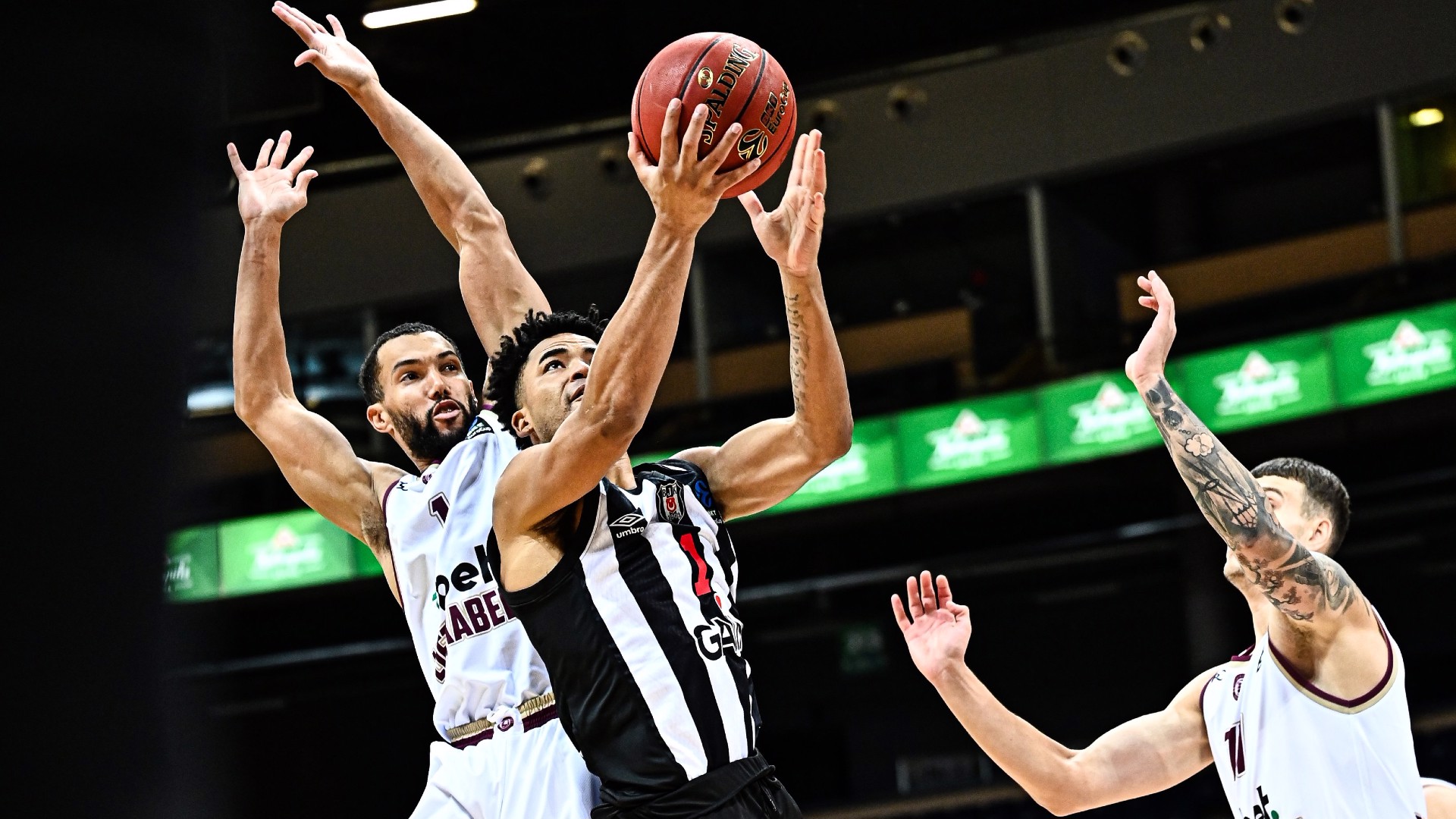 Beşiktaş, EuroCup'a mağlup başladı