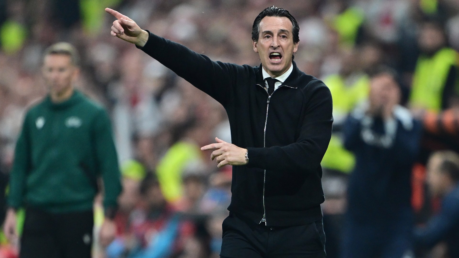 Emery tarih yazmaya devam ediyor