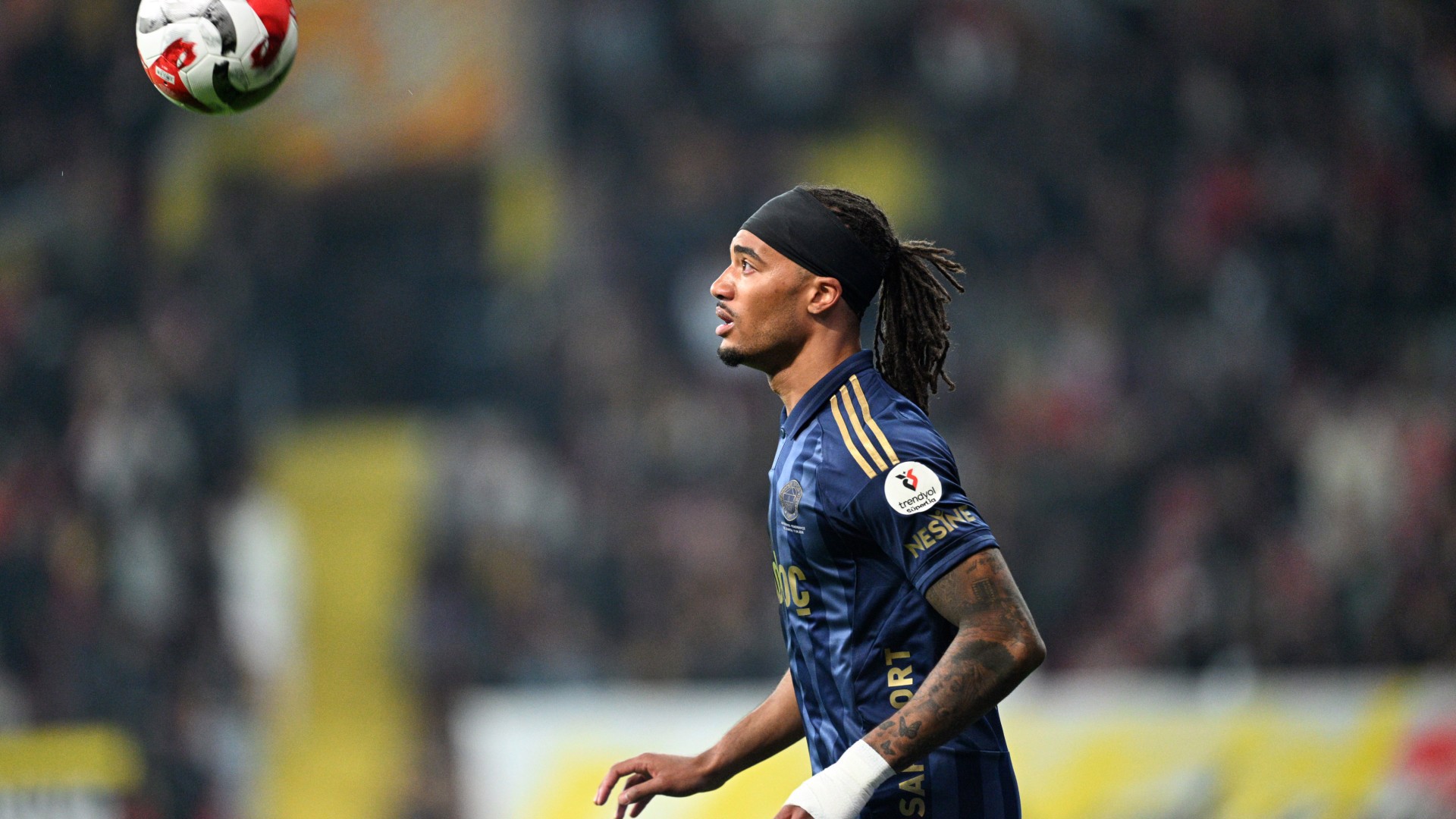 Archie Brown cezalı duruma düştü