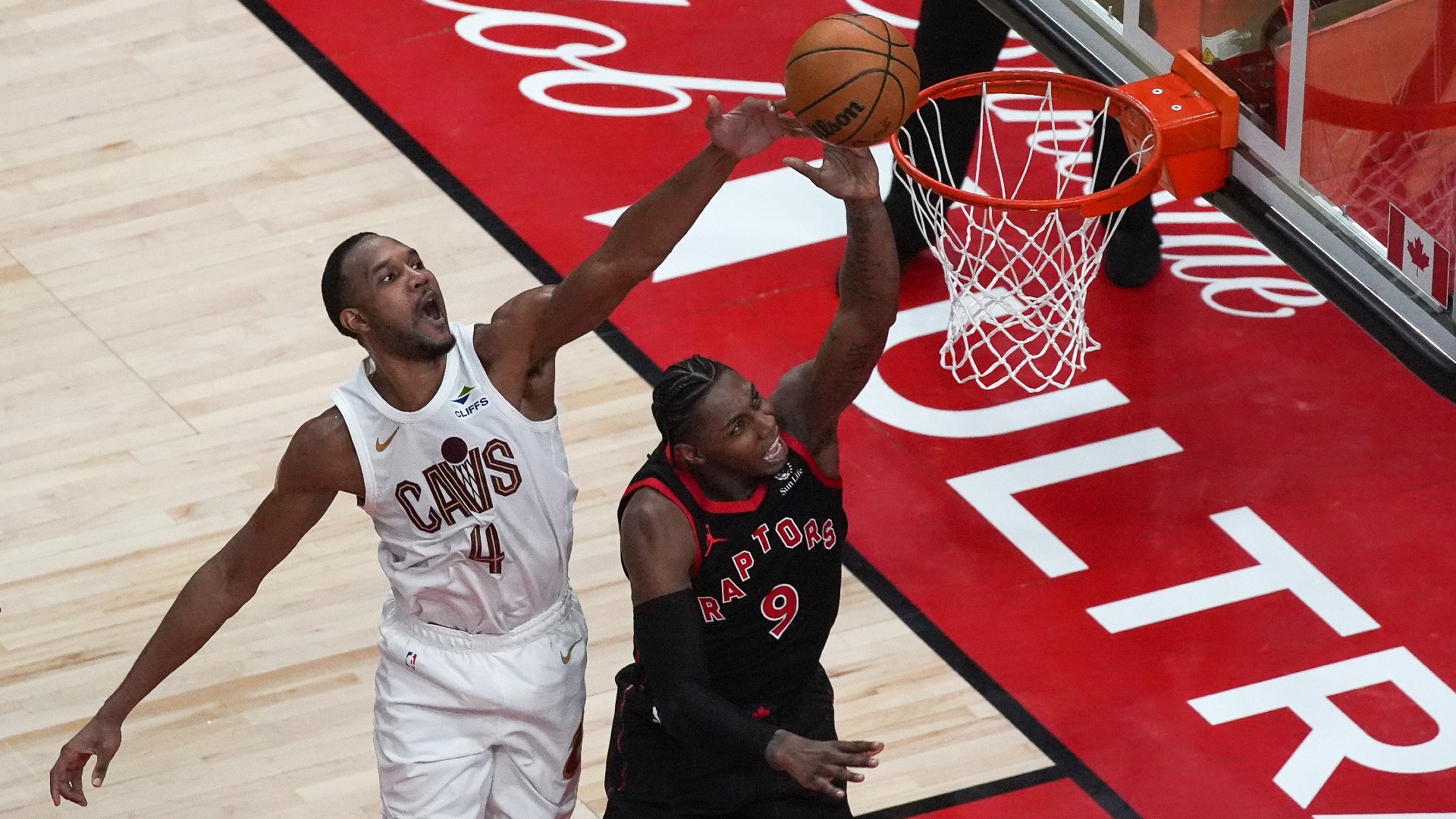 Toronto Raptors seriyi 2-1'e getirdi