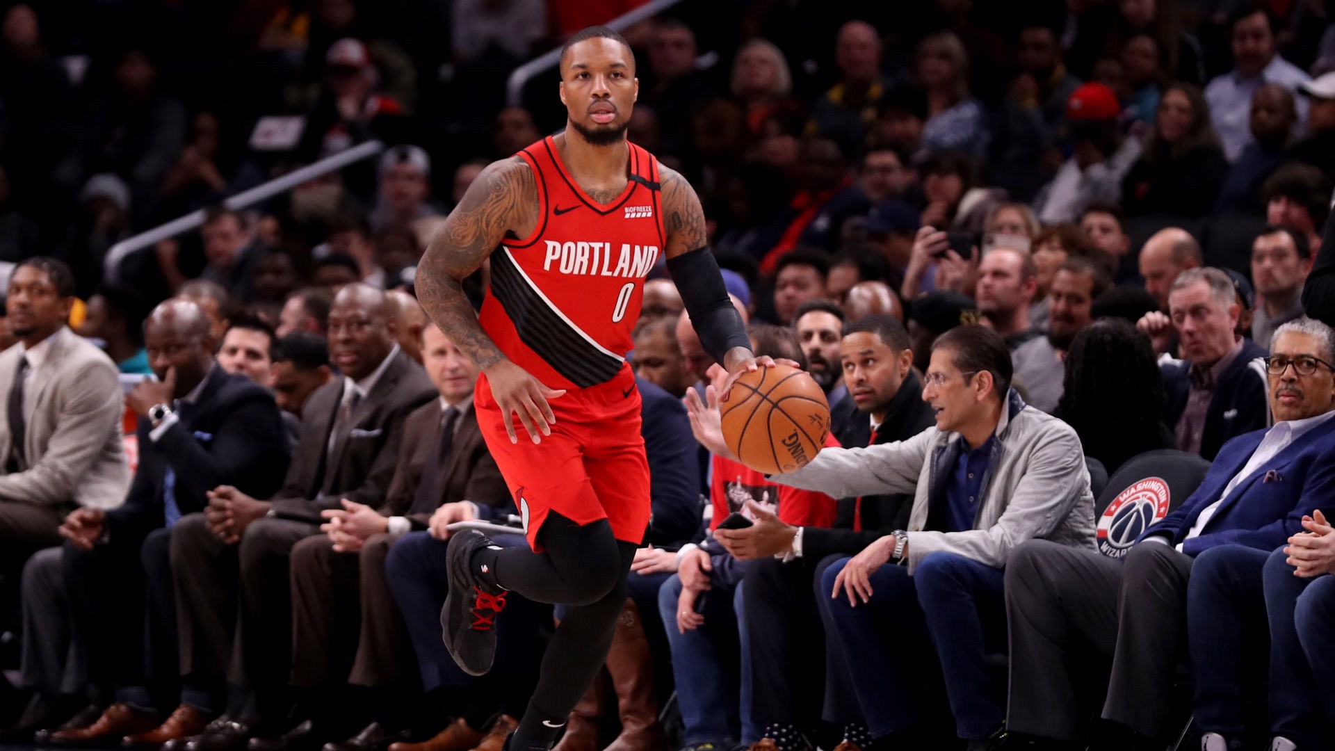 Lillard kariyerinde ilk defa "triple double" yaptı, Blazers kazandı