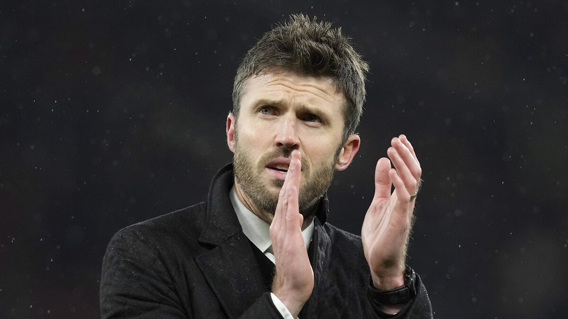 ManU, Carrick ile devam edecek