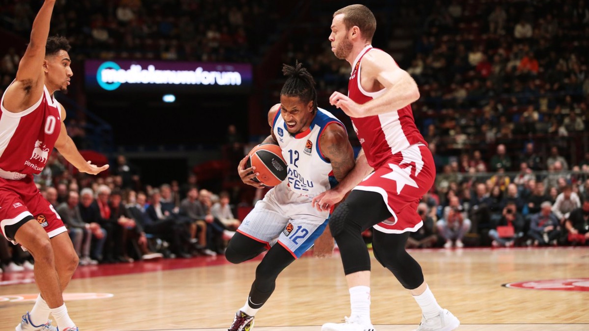 A.Efes, Milano'ya direnemedi