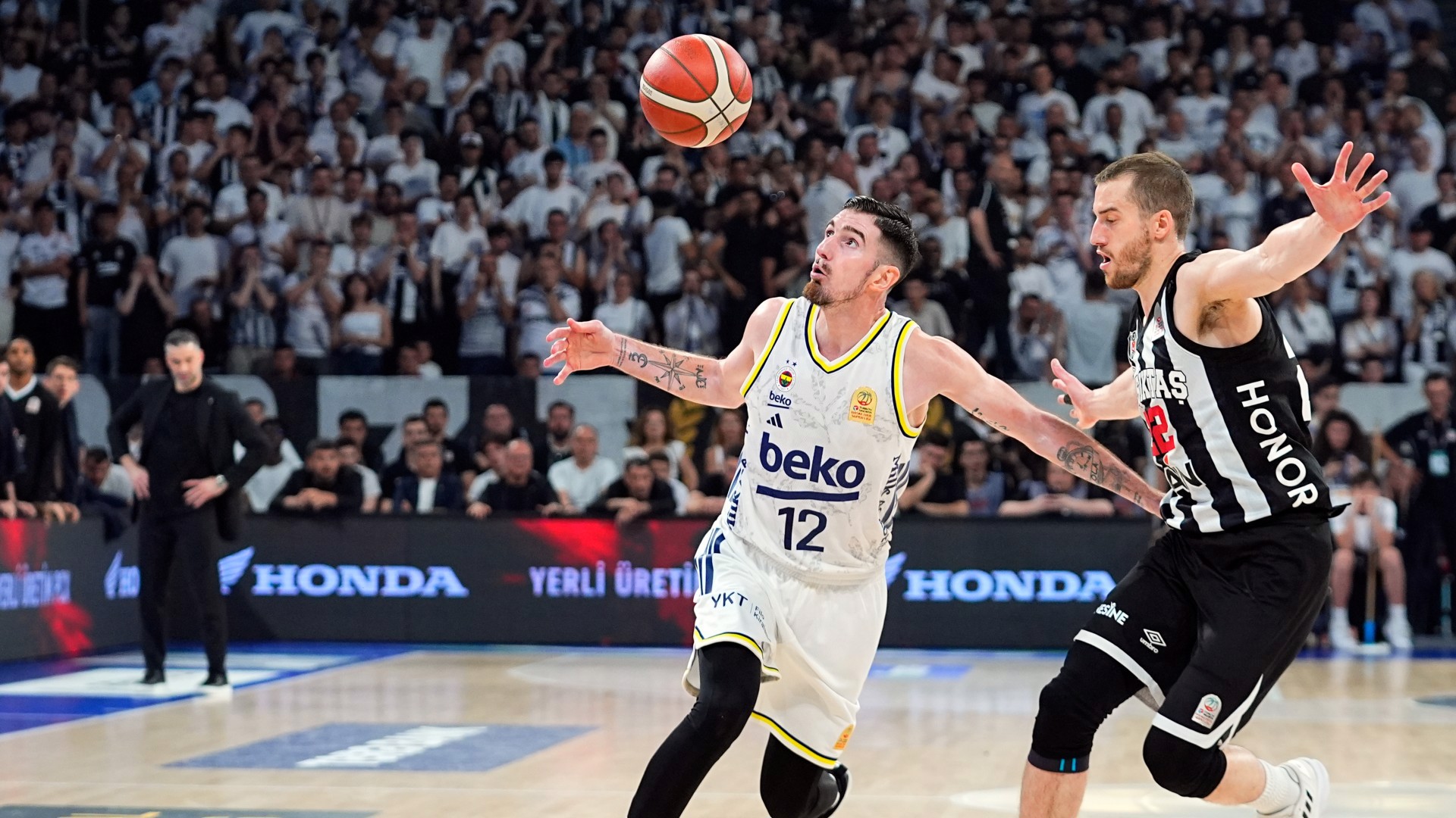 Nando De Colo kariyerini noktaladı