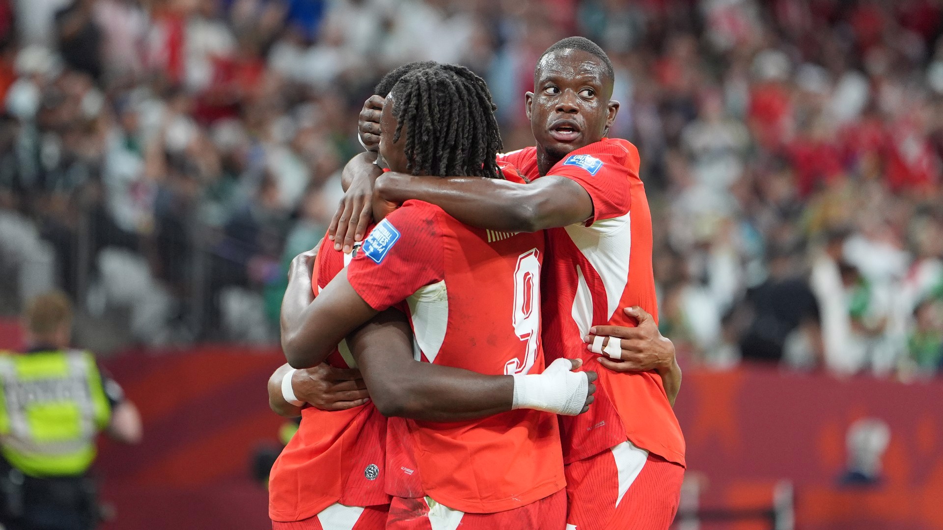 İsviçre 2 golle son 16'da