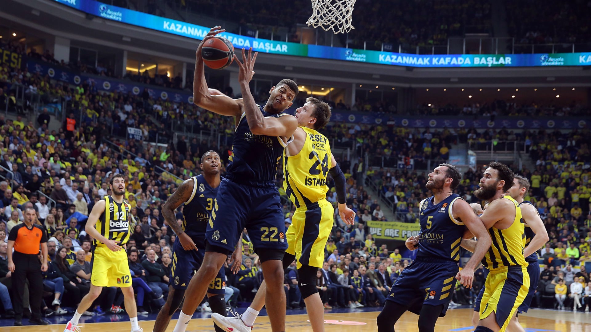 Fenerbahçe Beko, Real Madrid'e direnemedi