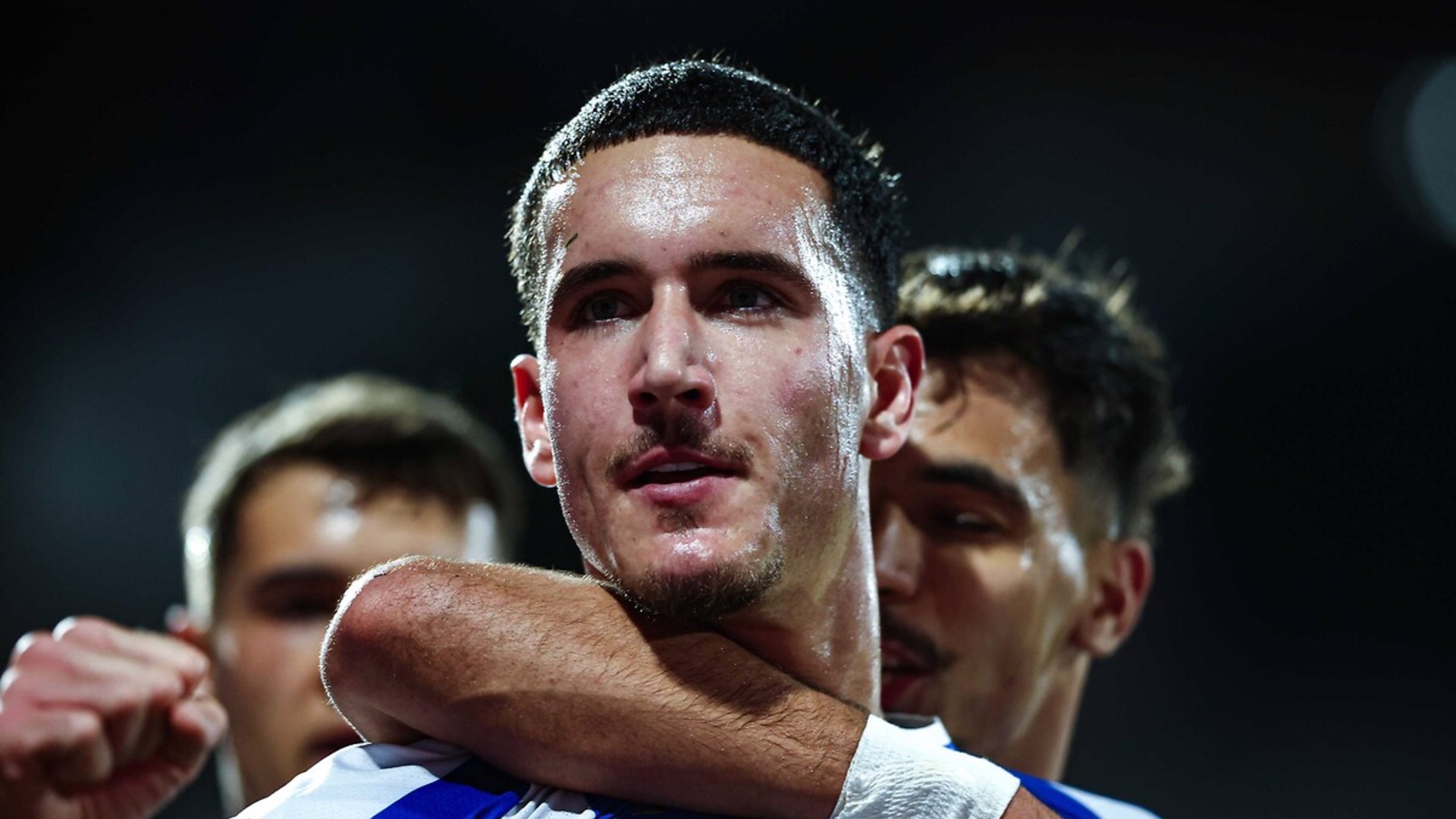 Porto, Deniz'in golleriyle galip