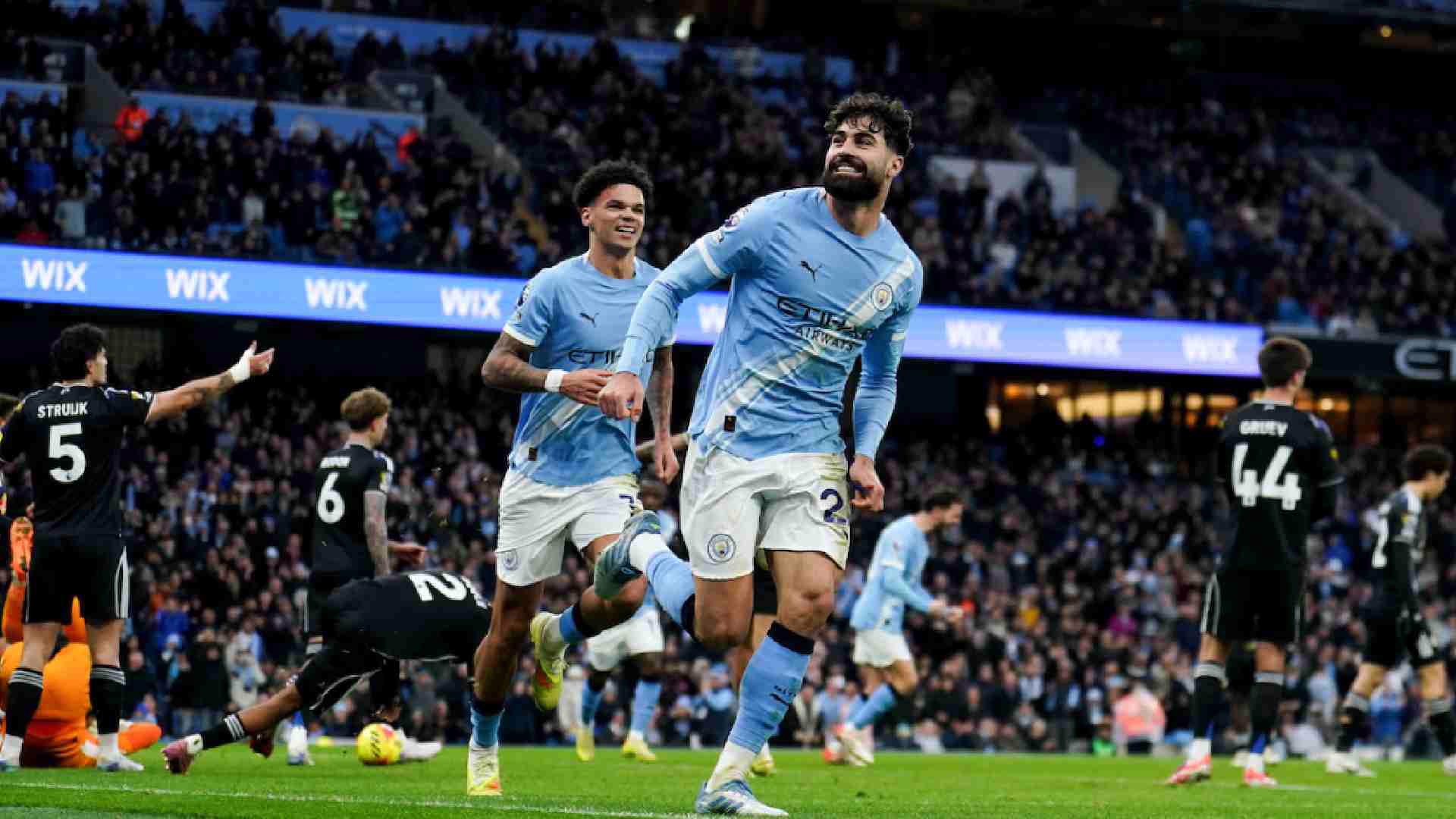 Man City geriden gelerek kazandı
