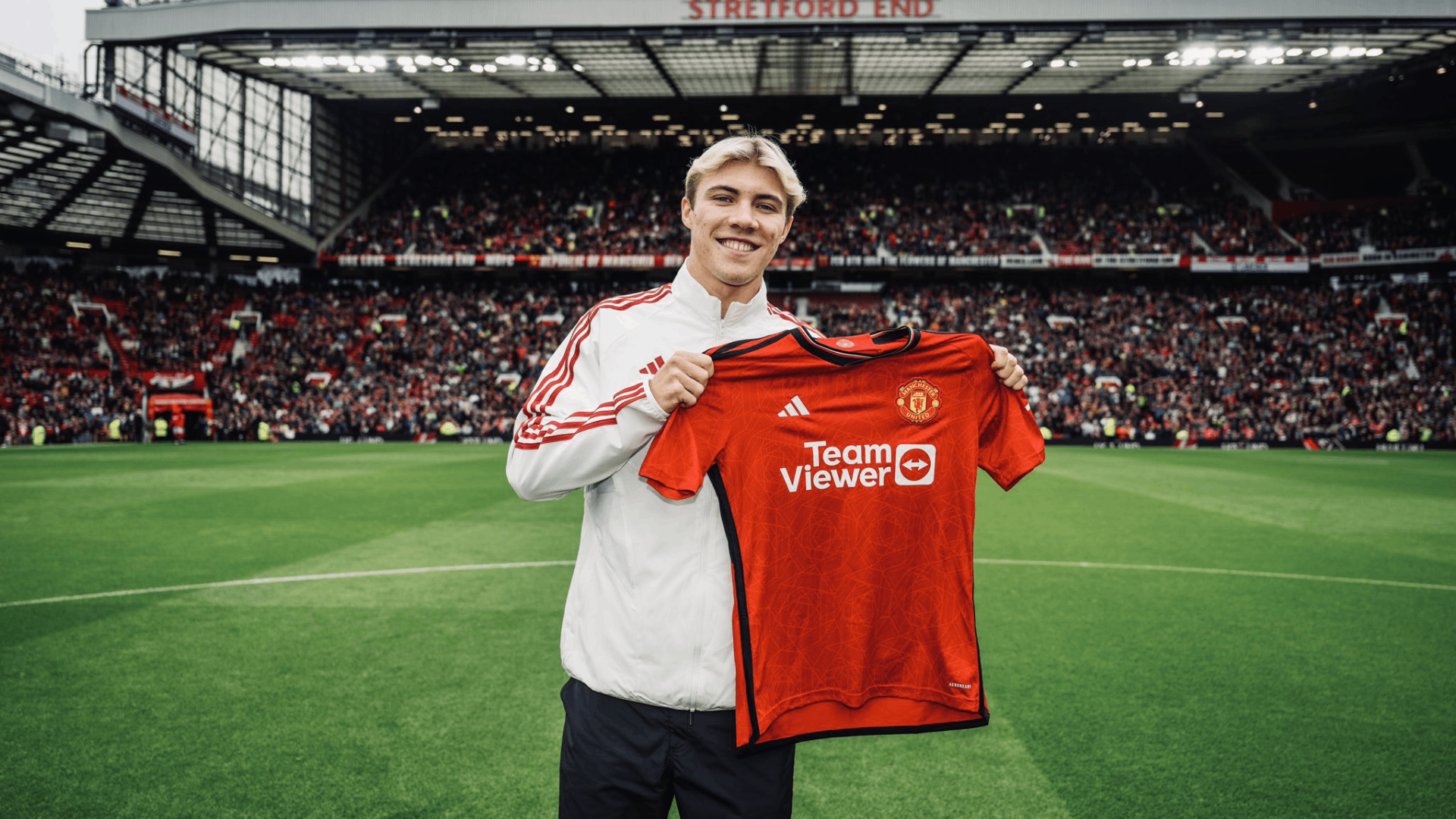 Højlund signe à Man United