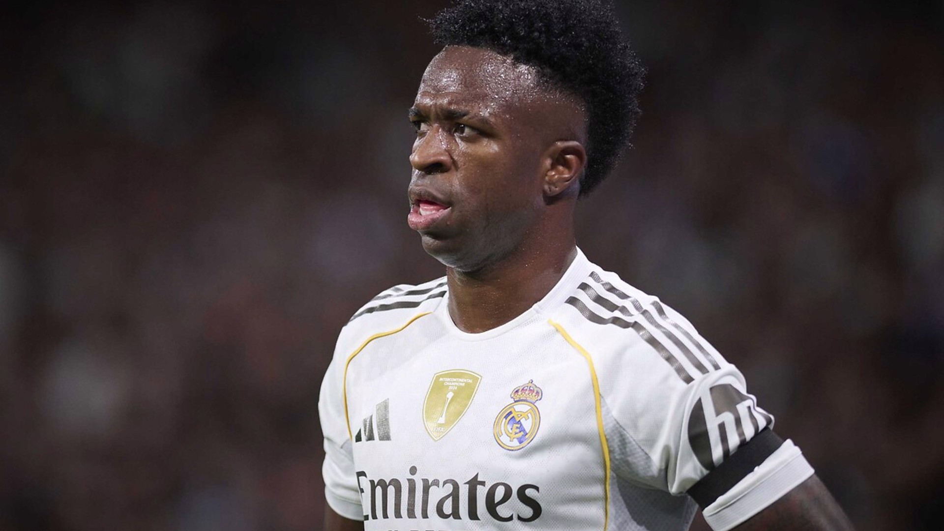 Real Madrid, Vinicius'u bırakmıyor