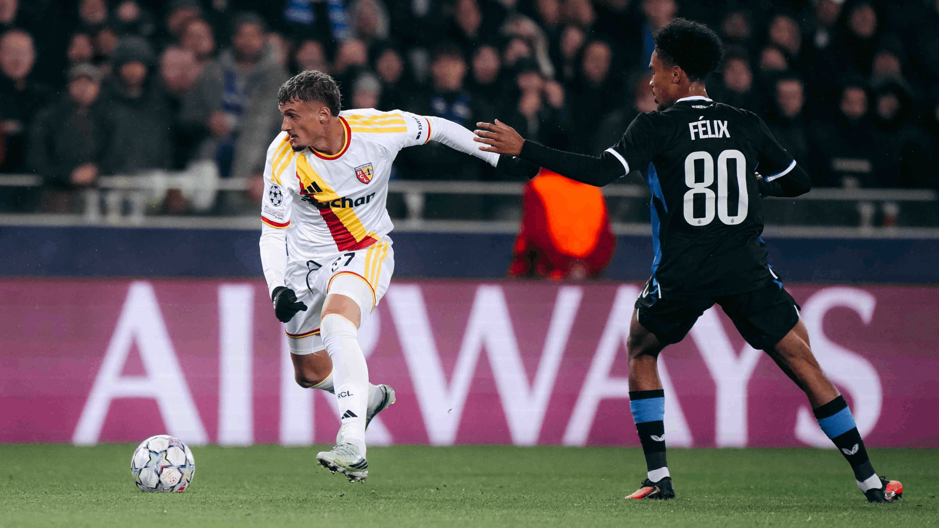 Lens en souffrance sur la pelouse de Bruges