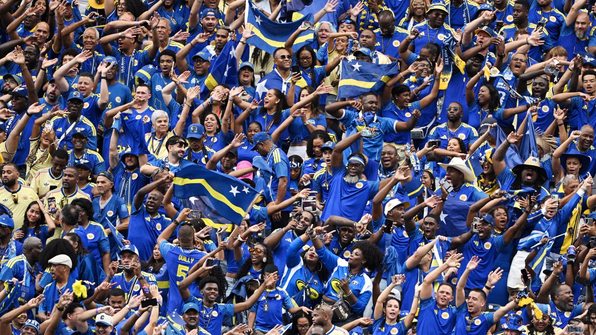 Malgré la défaite, les fans curaciens savourent leur Mondial