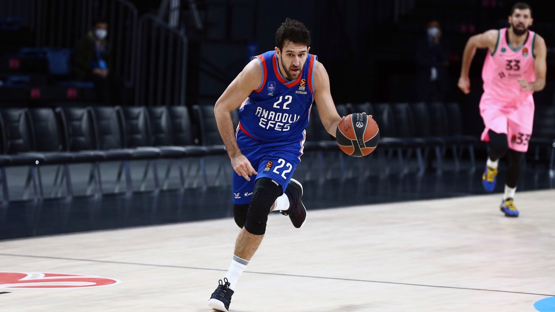 Micic Anadolu Efes'te kaldı