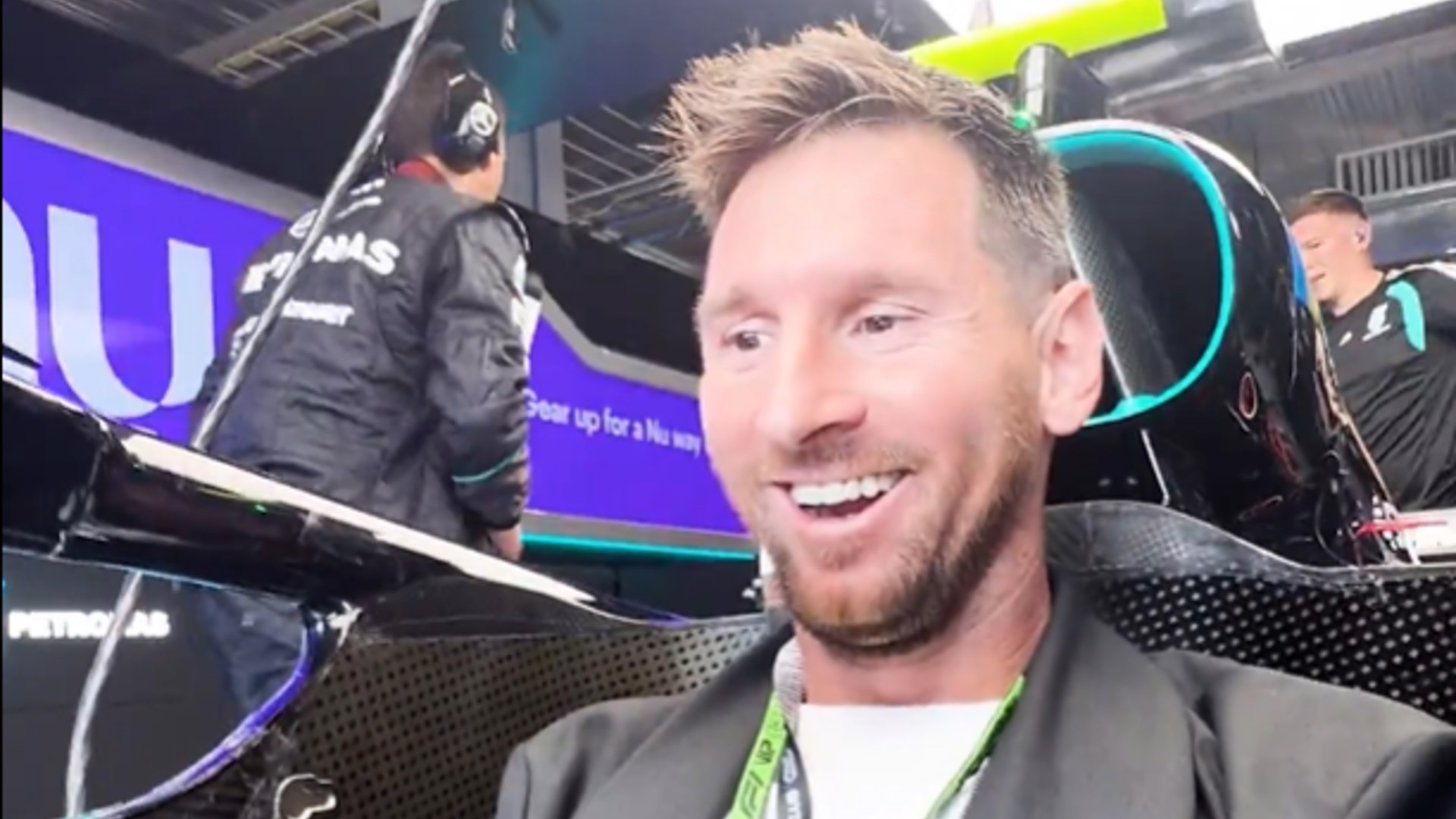 Messi, Mercedes kokpitine oturdu