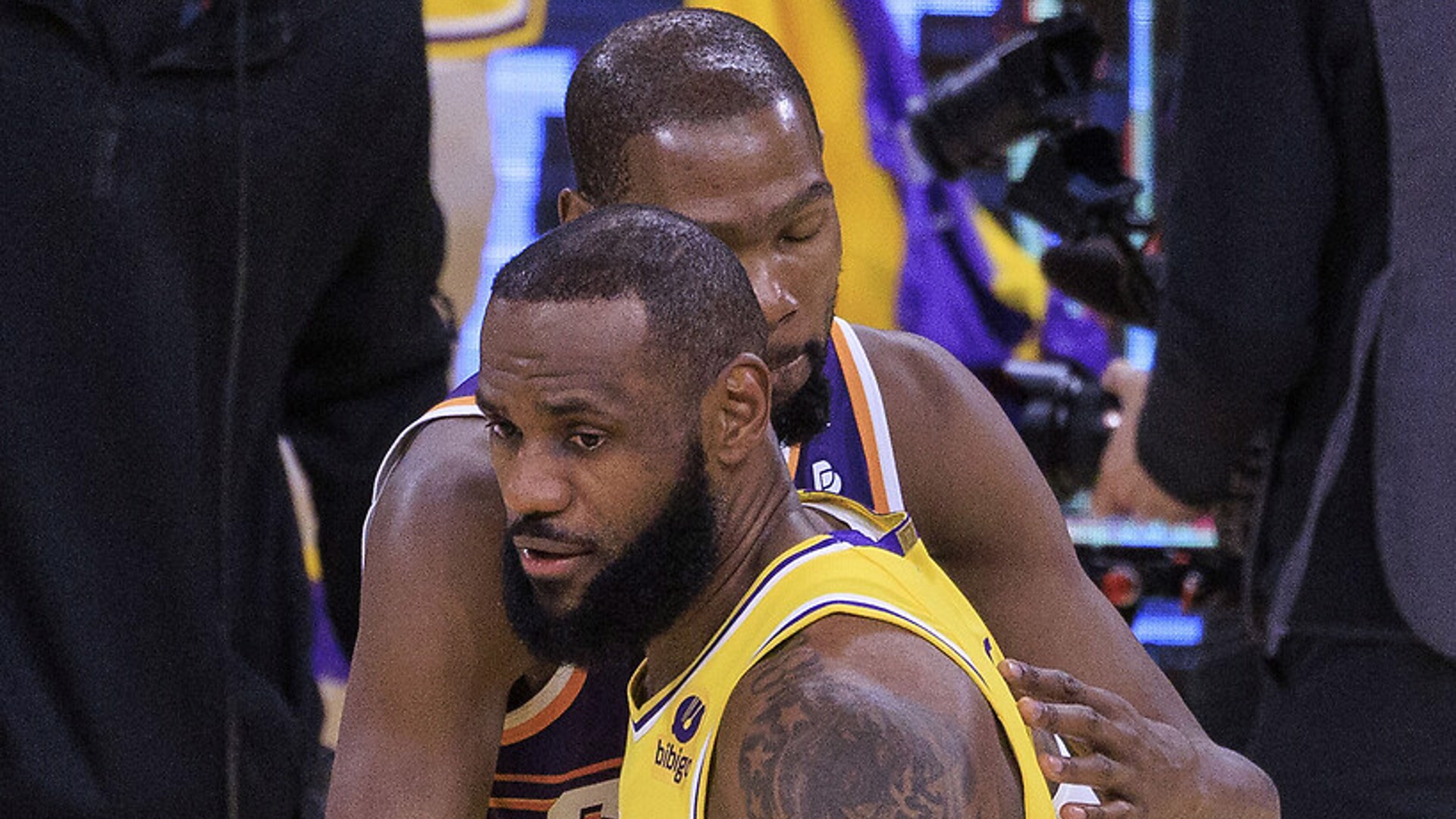 Lakers yıldızlarıyla kazandı