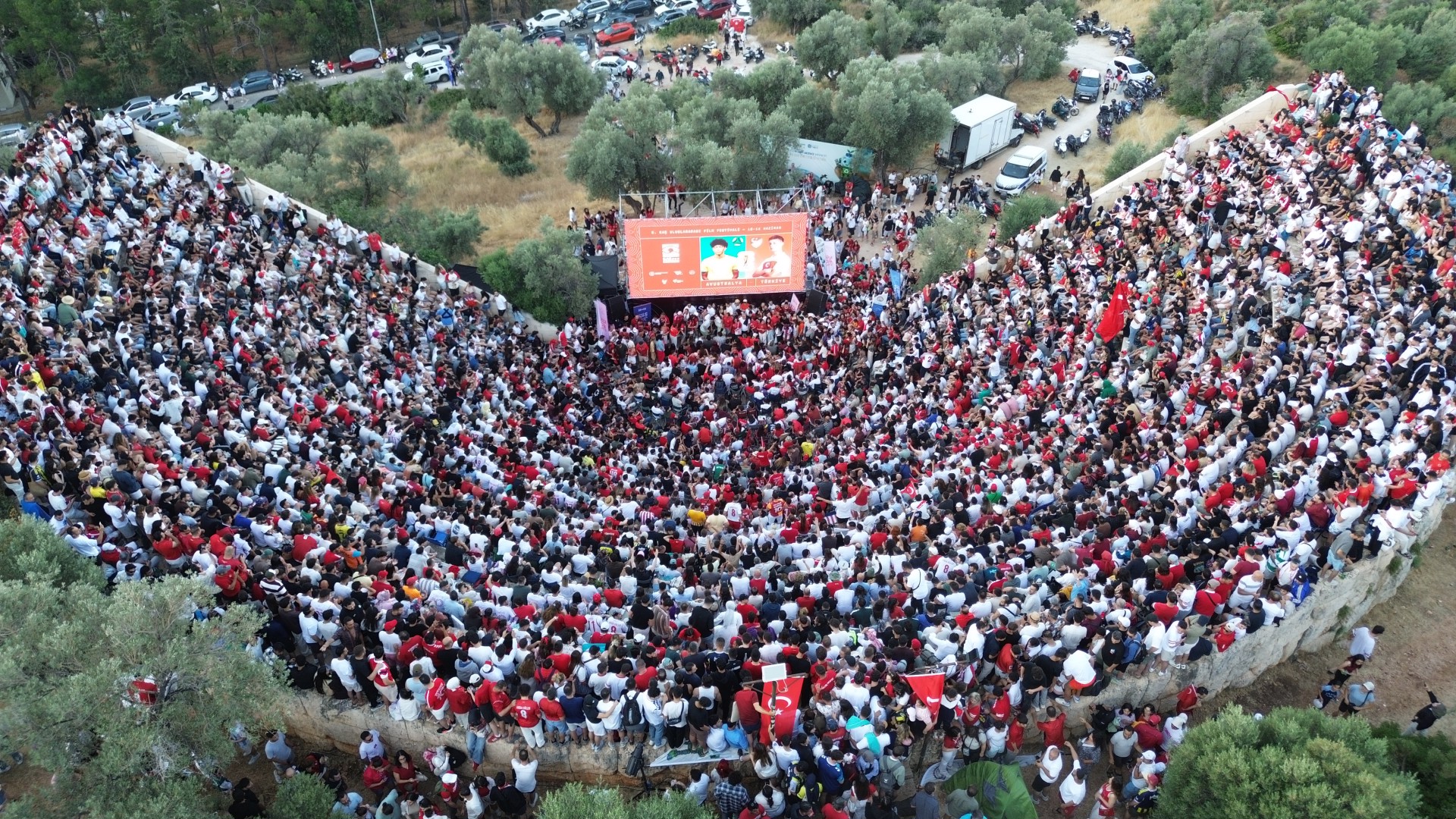 Antiphellos'ta milli maç heyecanı sürecek