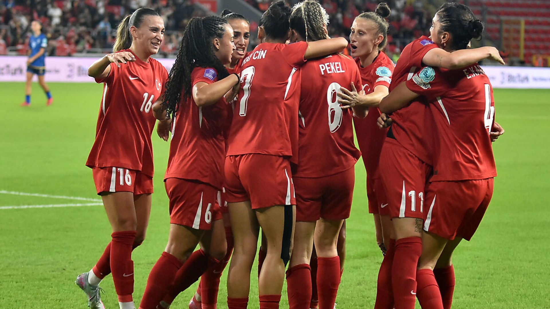 Milliler, Kuzey İrlanda'yı ağırlıyor