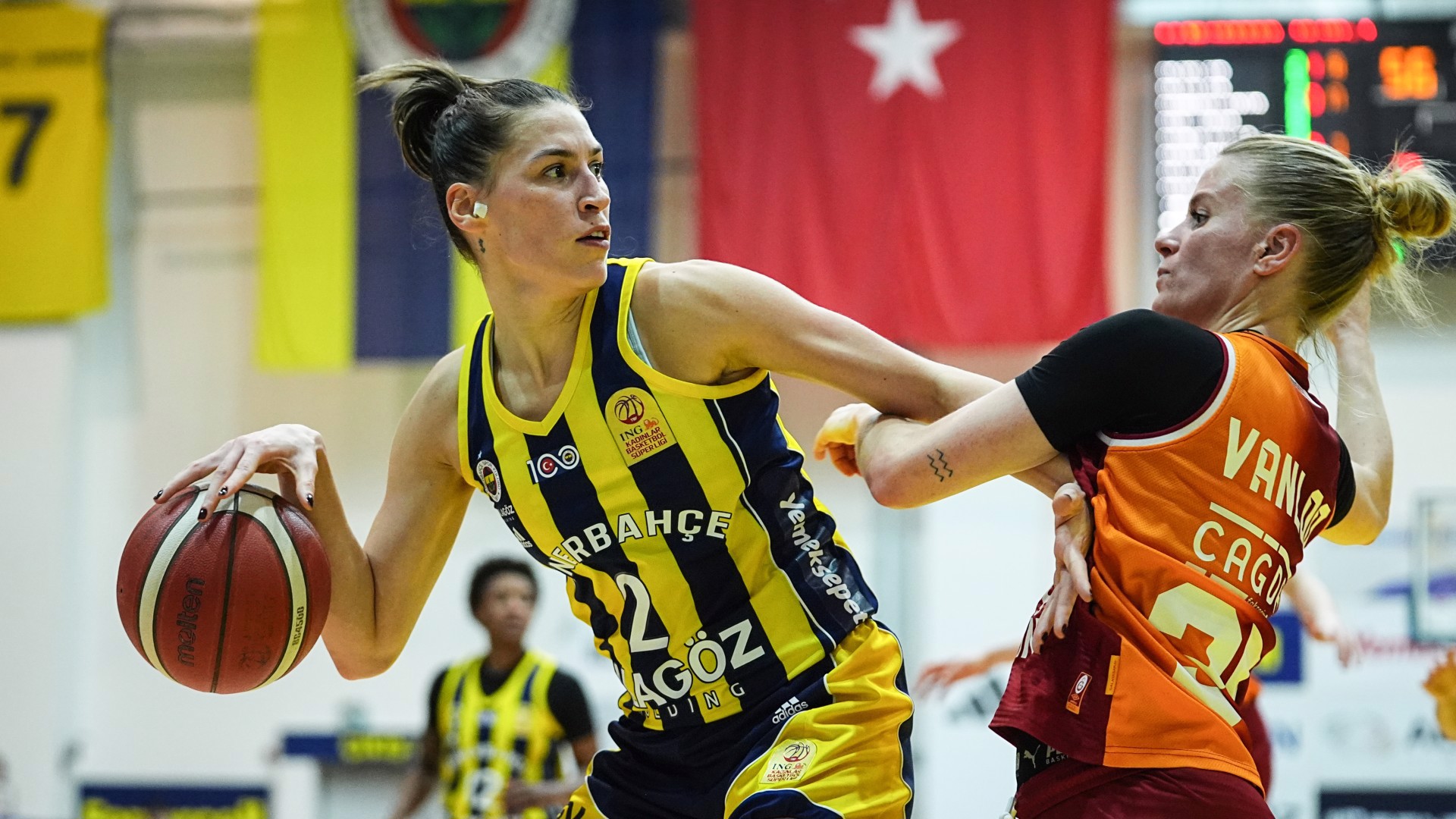 Sevgi Uzun, WNBA'de kalacak | Mackolik.com