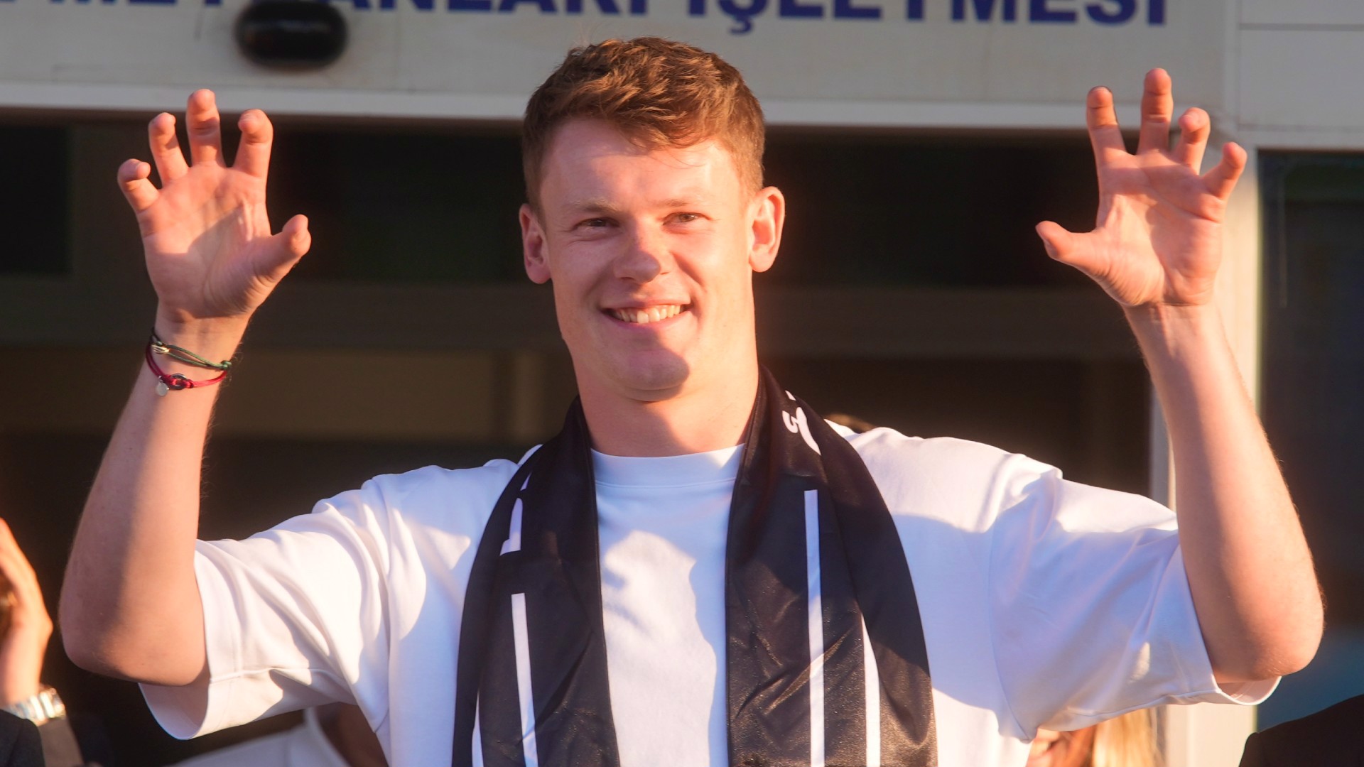 Nübel, Beşiktaş için İstanbul'da