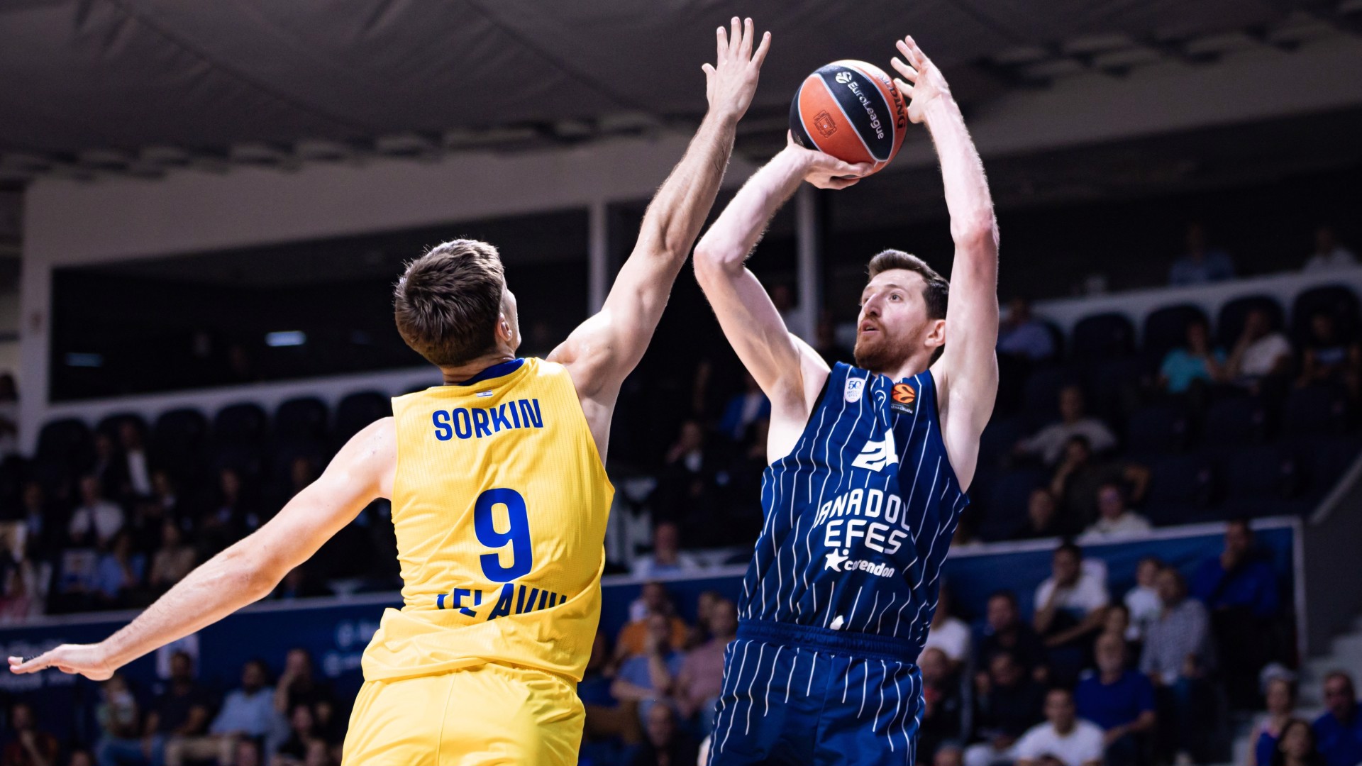 Anadolu Efes galibiyetle başladı