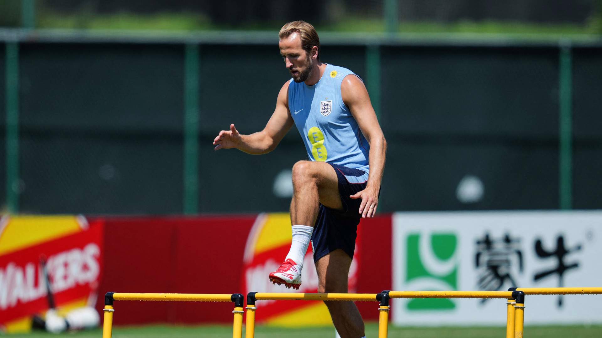 Le capitaine de l'équipe d'Angleterre Harry Kane confirme avoir joué au golf avec Trump
