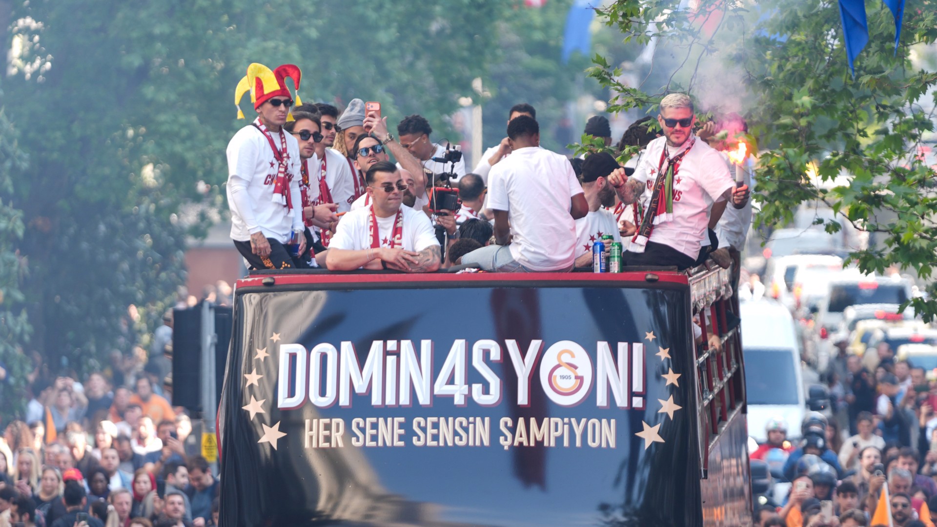 Galatasaraylı futbolcular, kutlamalar için Rams Park’ta