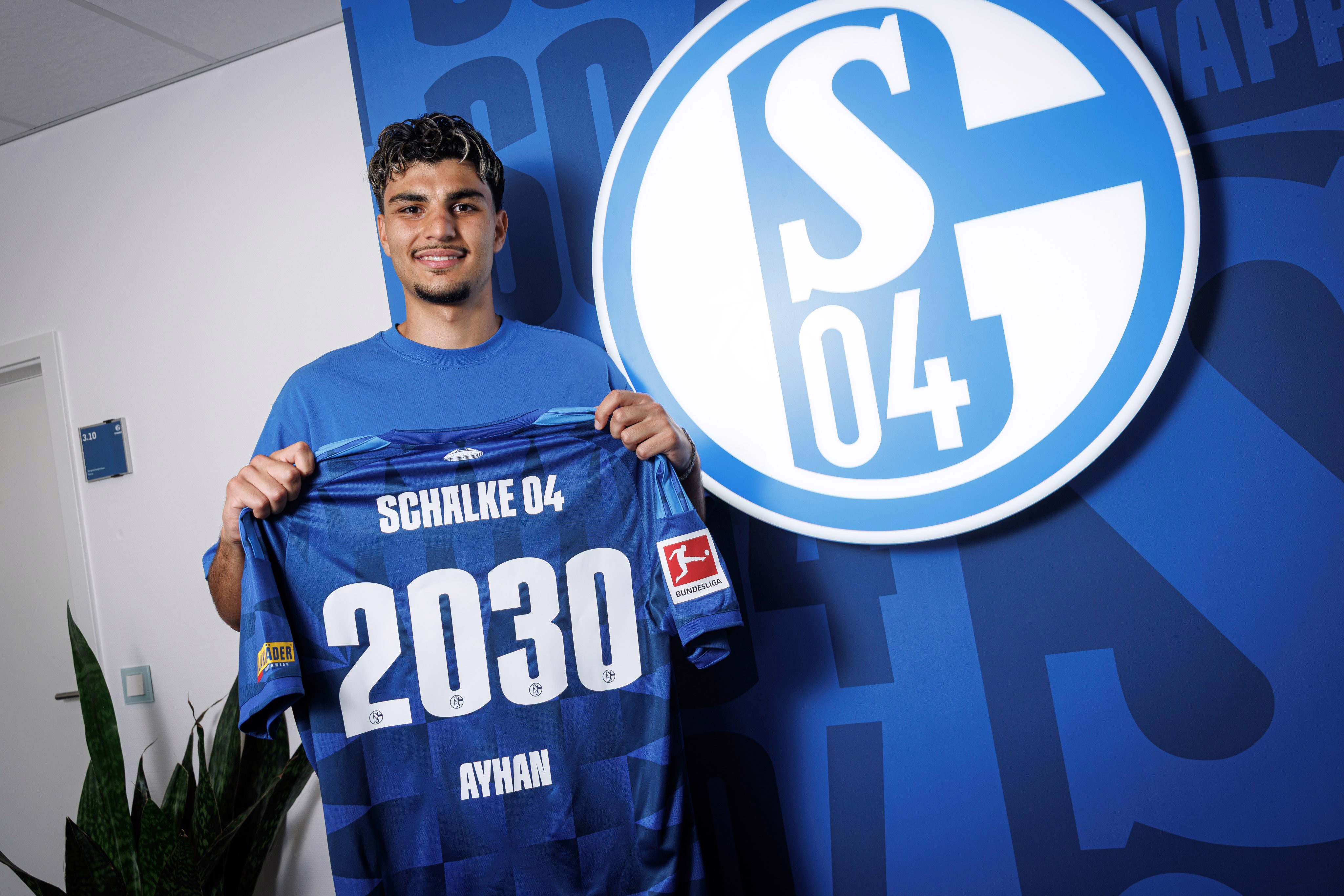 Schalke, Mertcan Ayhan ile sözleşme uzattı