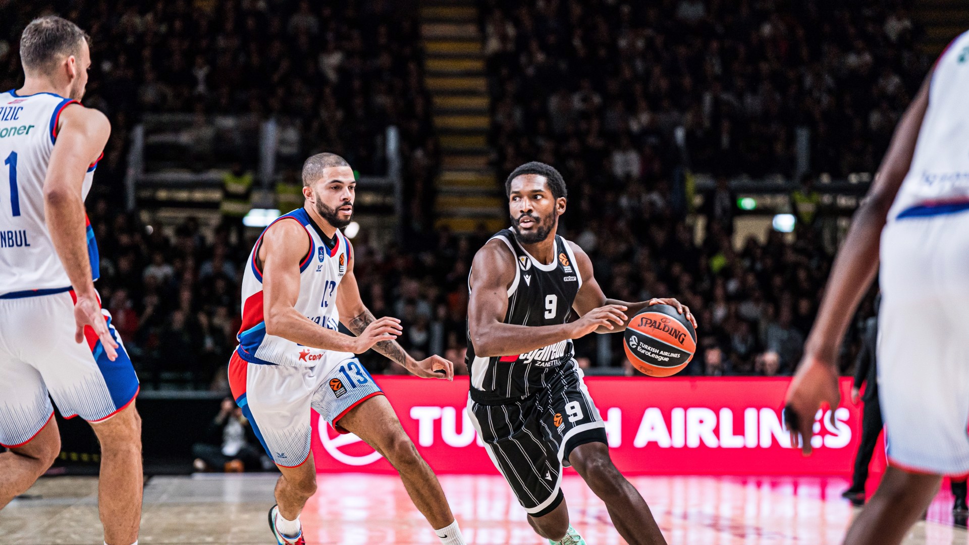 Anadolu Efes, İtalya'da kaybetti