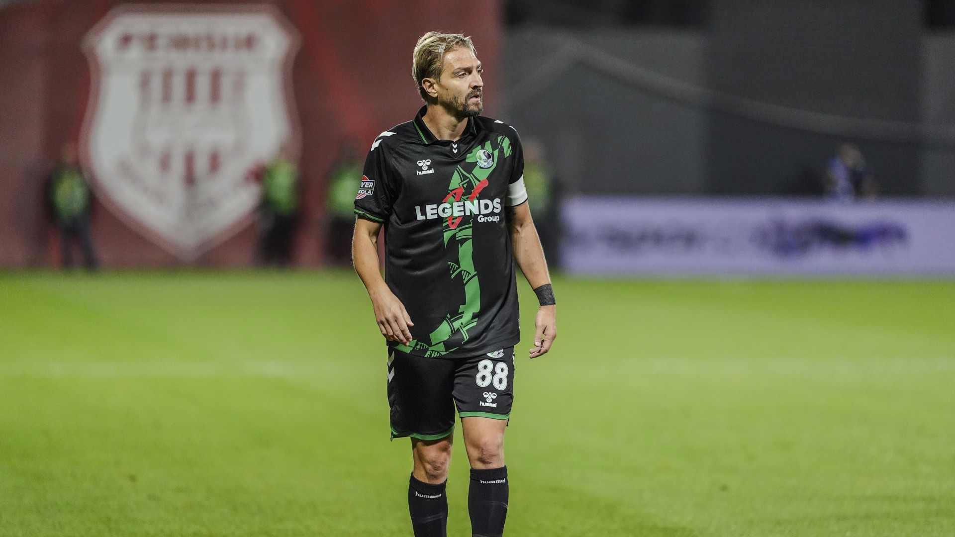 Caner Erkin futbolu bıraktı