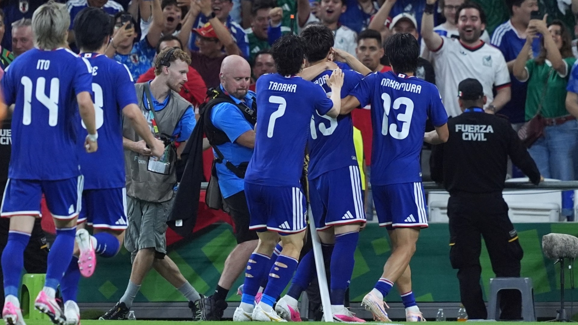 Japonya ilk galibiyetini aldı