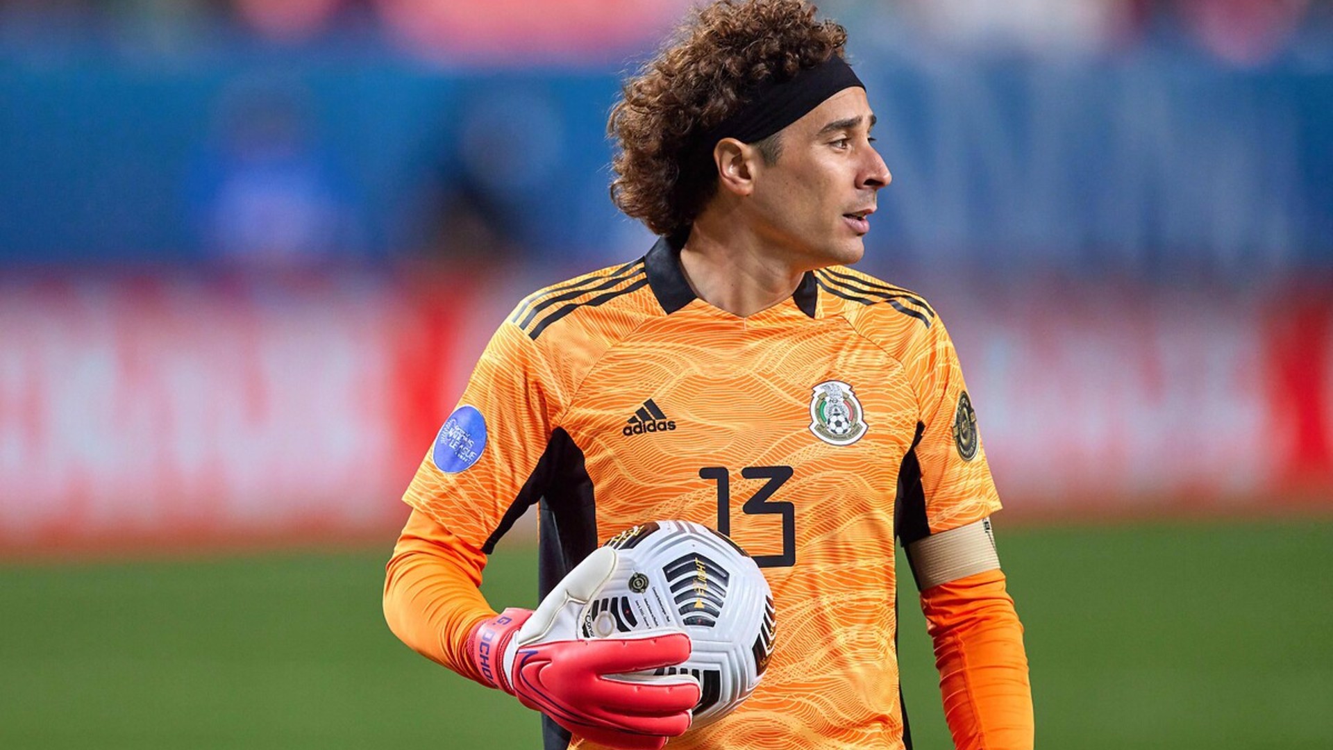 Son dans: Guillermo Ochoa